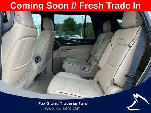 Used 2023 Cadillac Escalade Premium Luxury w/ Performance Package AWD/4WD image 4