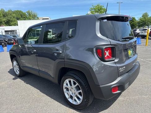 Used 2023 Jeep Renegade Latitude AWD/4WD image 19