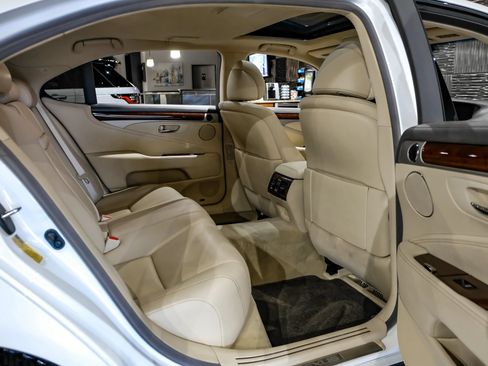 Used 2015 Lexus LS 460 L RWD image 33