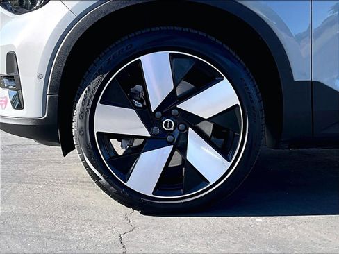 Used 2024 Volvo XC40 Recharge Plus w/ Protection Package Premier image 12