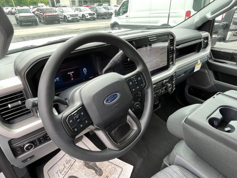 New 2026 Ford F350 XLT w/ XLT Premium Package AWD/4WD image 9