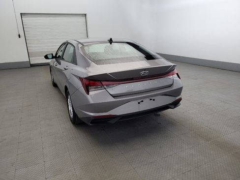 Used 2021 Hyundai Elantra SE FWD image 6