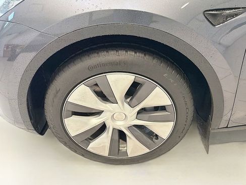 Used 2023 Tesla Model Y Long Range image 21