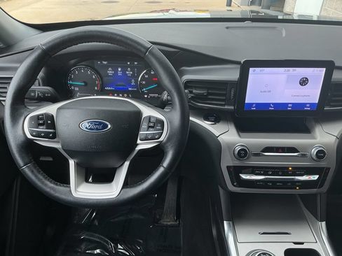 Used 2022 Ford Explorer XLT w/ Equipment Group 202A AWD/4WD image 11