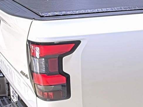 Used 2025 Nissan Frontier SV image 13