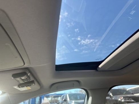 Used 2019 Honda CR-V Touring image 11