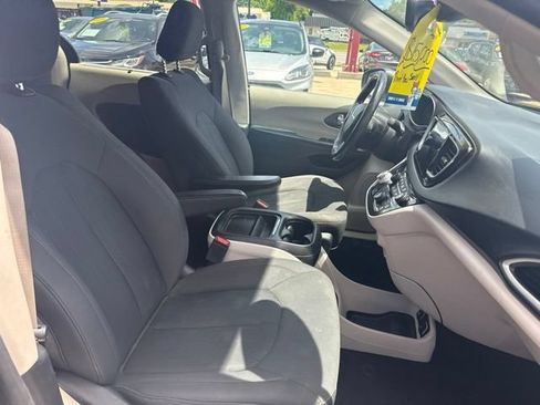 Used 2019 Chrysler Pacifica Touring Plus w/ Advanced Safetytec Group FWD image 23