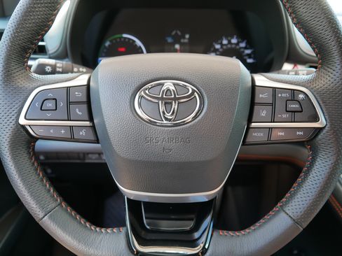 Used 2022 Toyota Sienna XSE w/ XSE Plus Package FWD image 24