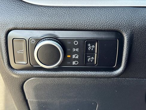 Certified 2023 Ford Explorer XLT RWD image 19