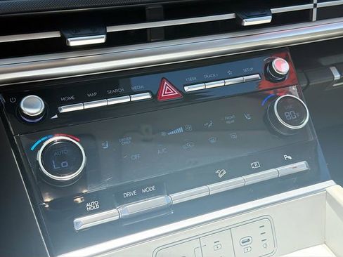 Used 2025 Hyundai Santa Fe SEL FWD image 15