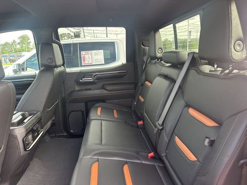 Used 2024 GMC Sierra 1500 AT4 w/ Technology Package AWD/4WD image 12