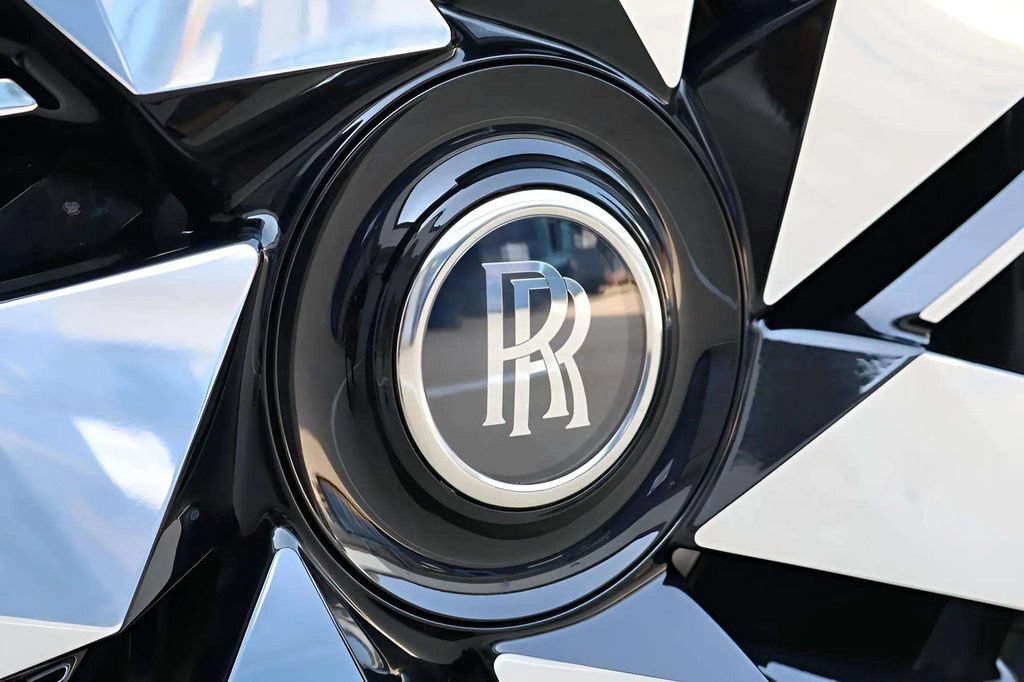 Used 2026 Rolls-Royce Cullinan w/ Cullinan Package AWD/4WD image 18