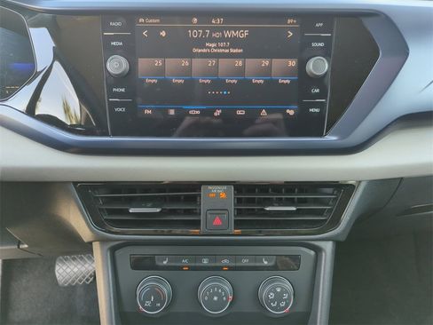 Used 2022 Volkswagen Taos SE image 30