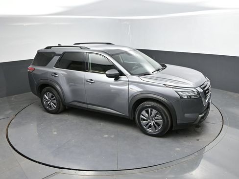Used 2025 Nissan Pathfinder SV FWD image 25