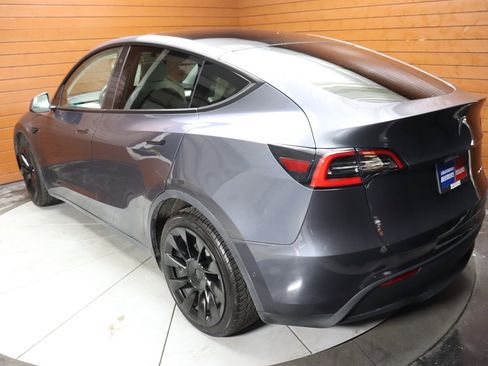 Used 2023 Tesla Model Y Long Range image 9
