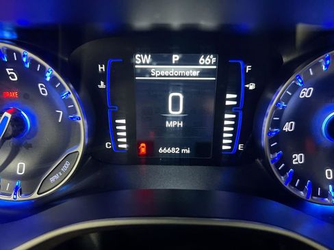 Used 2023 Chrysler Voyager LX image 13