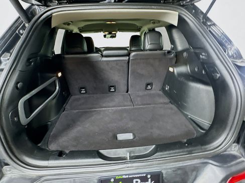 Used 2017 Jeep Cherokee Limited w/ Luxury Group FWD image 28