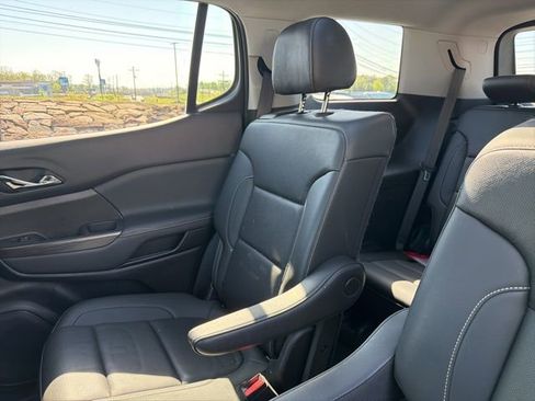 Used 2023 GMC Acadia SLT w/ Elevation Edition image 8