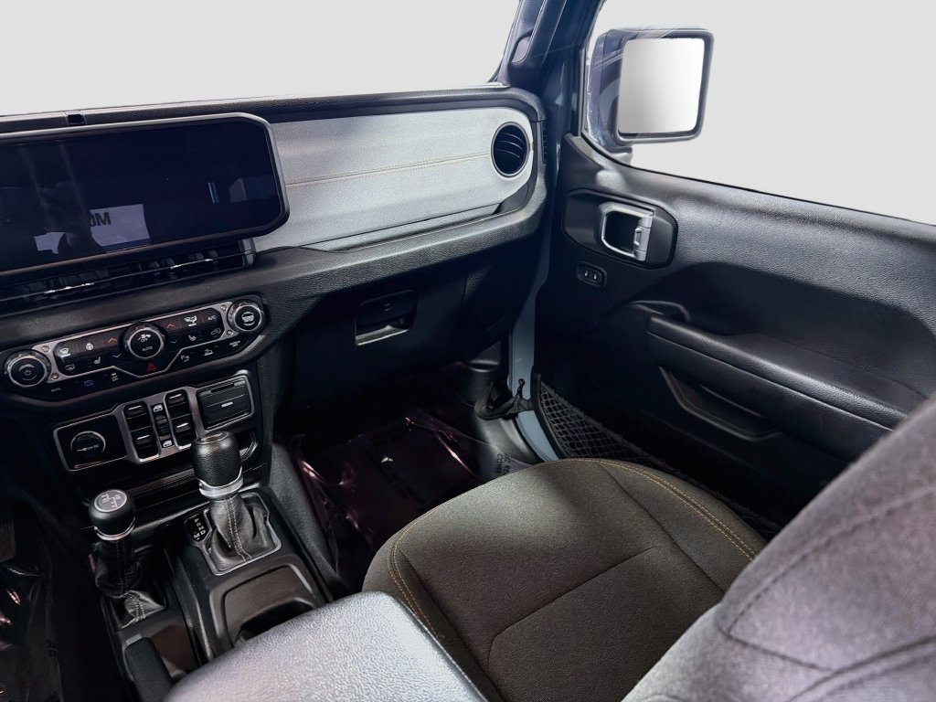 Used 2024 Jeep Wrangler Unlimited w/ Convenience Group AWD/4WD image 23