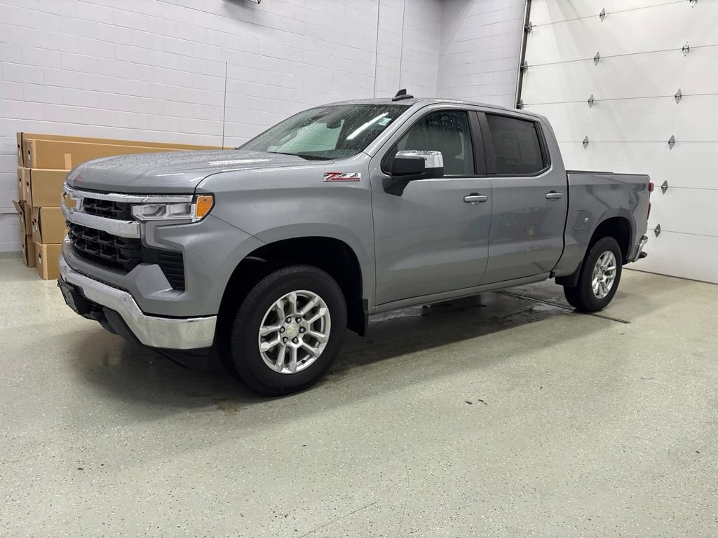 Used 2024 Chevrolet Silverado 1500 LT AWD/4WD image 9