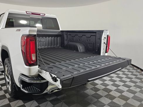Used 2023 GMC Sierra 1500 SLT w/ SLT Premium Plus Package AWD/4WD image 9