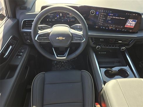 New 2025 Chevrolet Suburban Premier image 9