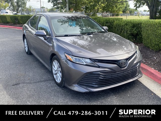 Used 2018 Toyota Camry LE FWD image 1