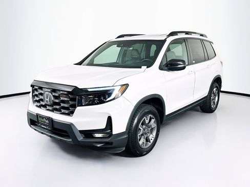 Used 2023 Honda Passport TrailSport image 3