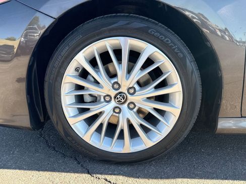 Used 2018 Toyota Camry XLE image 10