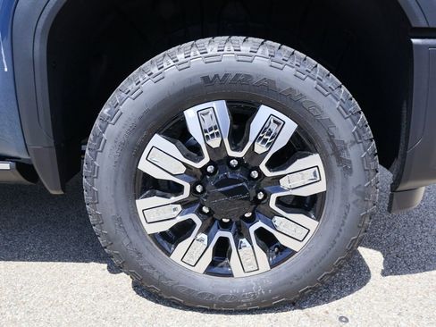 New 2026 GMC Sierra 3500 Denali w/ Denali Reserve Package AWD/4WD image 36