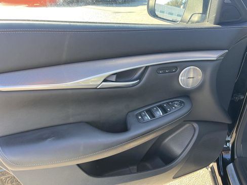 Certified 2023 INFINITI QX50 Luxe image 10