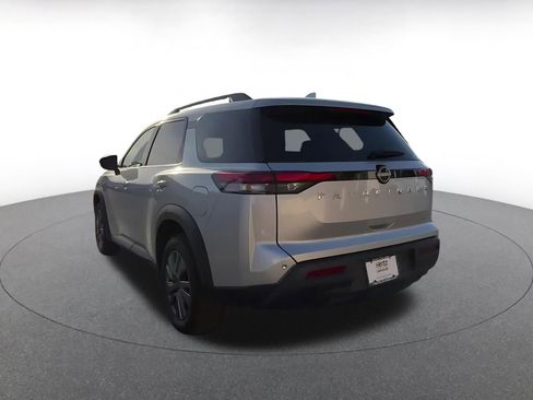 Used 2025 Nissan Pathfinder SV image 11
