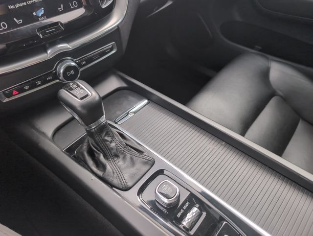 Used 2019 Volvo XC60 T6 Momentum w/ Multimedia Package AWD/4WD image 29