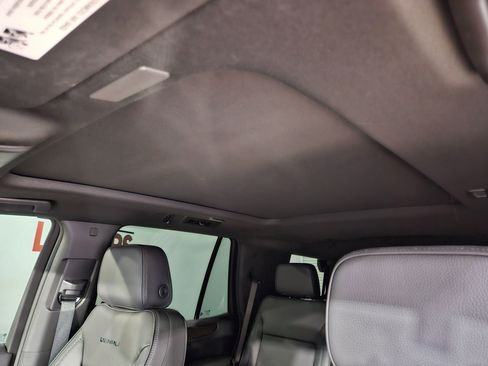 Used 2025 GMC Yukon Denali w/ Sun & Power Step Package image 25