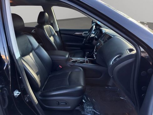 Used 2019 Nissan Pathfinder Platinum FWD image 17