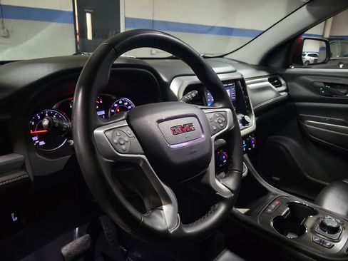 Used 2023 GMC Acadia SLT image 18