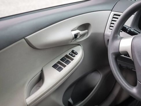 Used 2010 Toyota Corolla LE FWD image 29