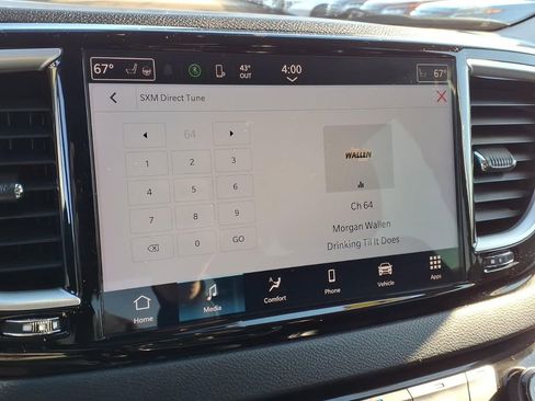 Used 2024 Chrysler Pacifica Touring-L image 23