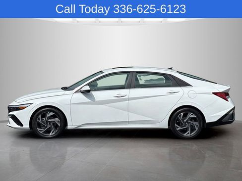 Used 2025 Hyundai Elantra Limited FWD image 6