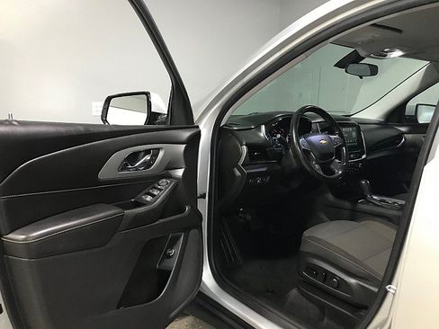 Used 2018 Chevrolet Traverse LT w/ LPO, Floor Liner Package AWD/4WD image 9