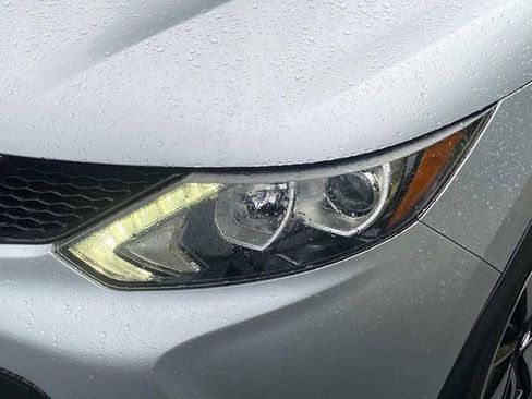 Used 2017 Nissan Rogue Sport SL FWD image 4