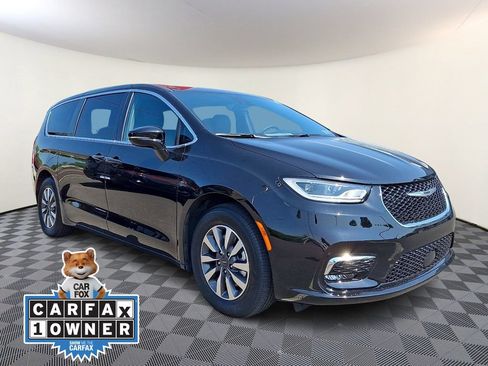 Used 2025 Chrysler Pacifica Select FWD image 1