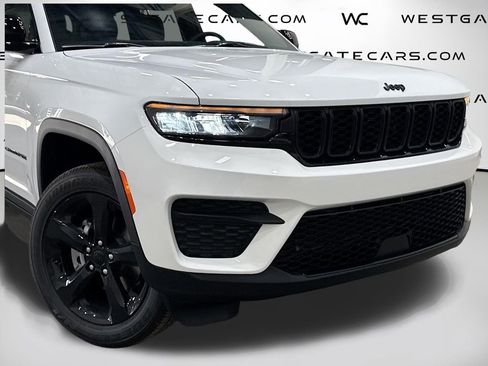 New 2025 Jeep Grand Cherokee Altitude image 50