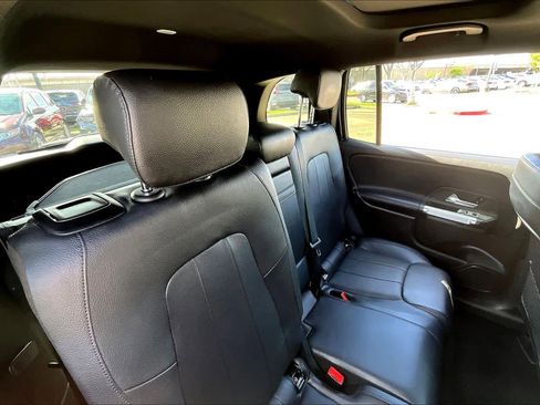 Used 2020 Mercedes-Benz GLB 250 image 19