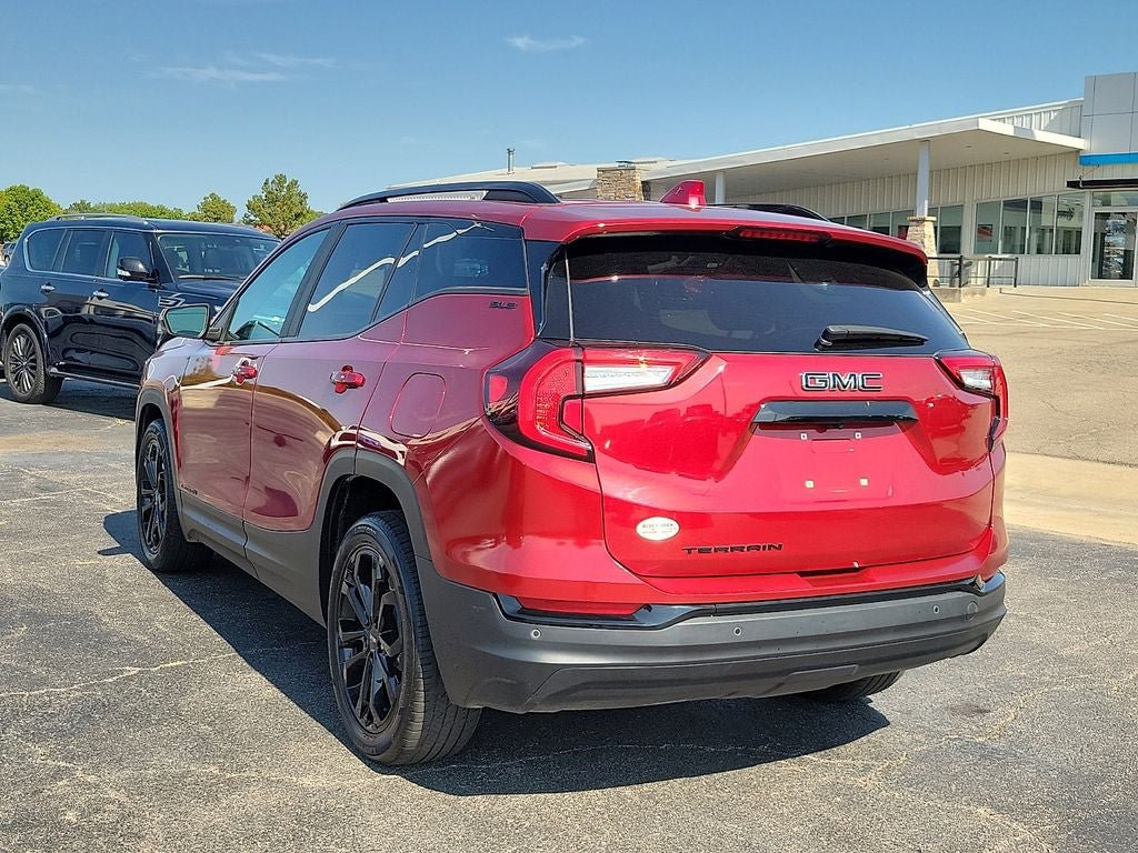 Used 2022 GMC Terrain SLE w/ Driver Convenience Package FWD image 4