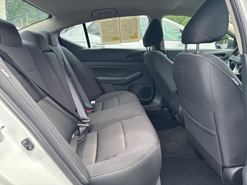 Used 2025 Nissan Altima 2.5 SV FWD image 39