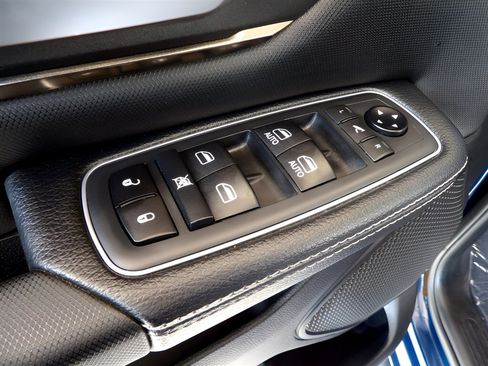 Used 2020 RAM 1500 Sport image 11