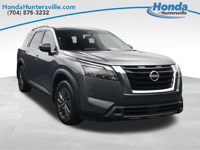 Used 2024 Nissan Pathfinder SV