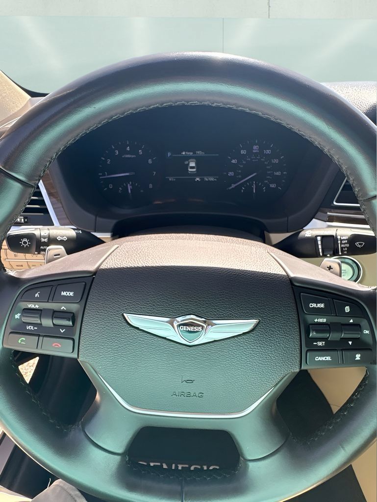 Used 2018 Genesis G80 3.8 RWD image 21
