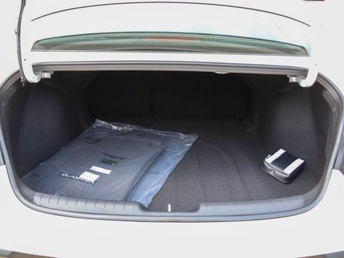 New 2026 Hyundai Elantra Limited FWD image 31